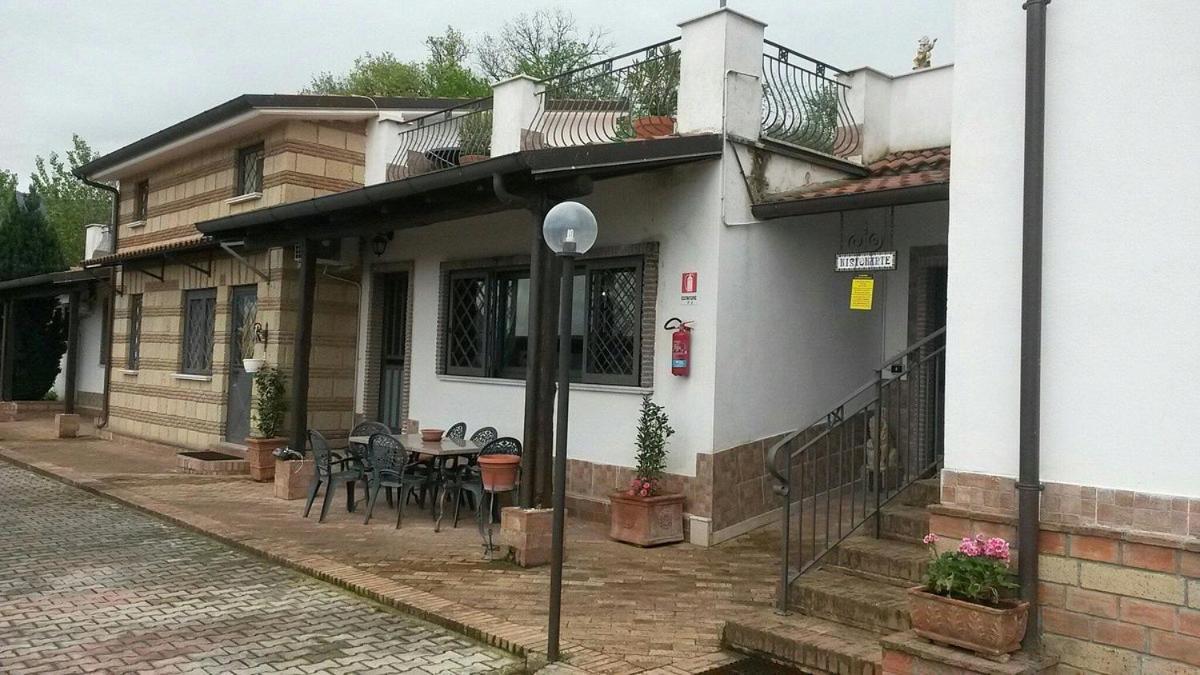 Готель Agriturismo Borgo Nuovo Sant'Agata Dei Goti Migliara-San Silvestro Екстер'єр фото